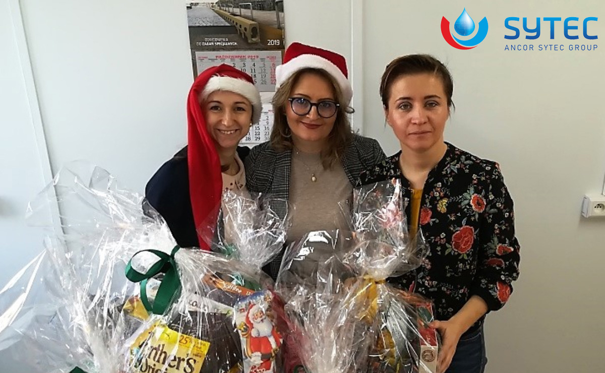 Presents “From Santa Claus and Mrs Claus” for the children of the employees.